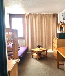 A la MONGIE Studio face aux pistes dans résidence TOURMALET avec balcon.   