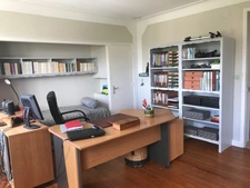 Dans le departement 64 une maison de type contemporain 8 pièces sur 198 m² et 2000 m² de terrain arboré, avec trois places de garage.  