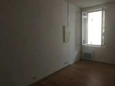 Dpt Hautes Pyrénées (65), à vendre BAGNERES DE BIGORRE appartement T2  