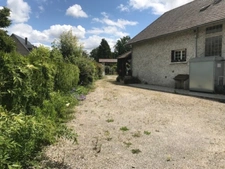 Dans le departement 64 une maison de type contemporain 8 pièces sur 198 m² et 2000 m² de terrain arboré, avec trois places de garage.  