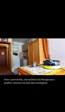 Dans les Hautes Pyrénées studio au pied des pistes de ski sur 23 m² avec balcon, cellier, et casier à ski. 