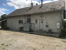 Dans le departement 64 une maison de type contemporain 8 pièces sur 198 m² et 2000 m² de terrain arboré, avec trois places de garage.  