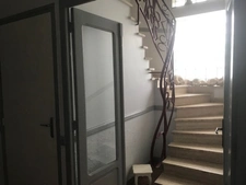 Dans le departement 64 une maison de type contemporain 8 pièces sur 198 m² et 2000 m² de terrain arboré, avec trois places de garage.  