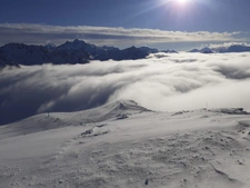 Dpt Hautes Pyrénées, dans la station de ski de LA MONGIE appartement T 2 de 29 m² avec balcon, cellier et parking intérieur.   