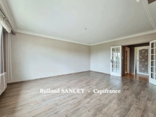 A vendre  ROYE (70) Maison avec habitation principale et logement locatif sur plus de 5800 m2