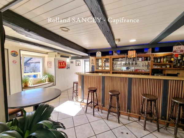 Maison avec commerce à vendre 10 pièces MONTECHEROUX (25)