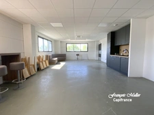 Local d'activités de 360 m2 dans une zone d'activités à Manosque (04)