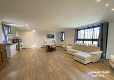 A proximité de Banon,  belle Maison d'Hôtes de 268 m2 (+130 m2) en pleine campagne