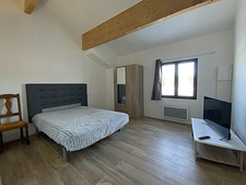 A proximité de Banon,  belle Maison d'Hôtes de 268 m2 (+130 m2) en pleine campagne
