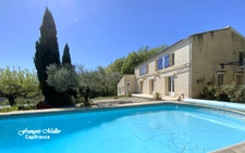 Splendid property of 325 m2 near Pierrevert, 8800 m2 of land