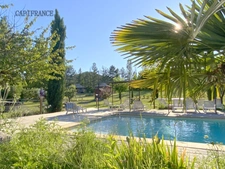 Accommodation/event property in the Luberon, 6.3 ha, 80 beds, 1090 m2