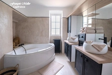 Charming property with swimming pool and gîtes – The Provençal way of life 