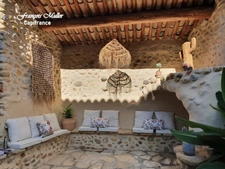Charming property with swimming pool and gîtes – The Provençal way of life 
