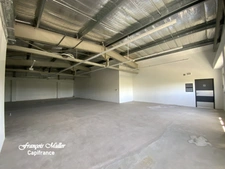 Local d'activités de 360 m2 dans une zone d'activités à Manosque (04)