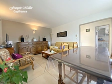Appartement T4 96 m2 avec jardin au rez-de-chaussée d'une villa