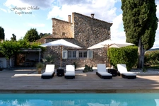 Propriété de caractère avec piscine et gîtes – Art de vivre en Provence 