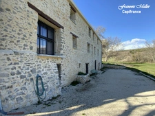 A proximité de Banon,  belle Maison d'Hôtes de 268 m2 (+130 m2) en pleine campagne
