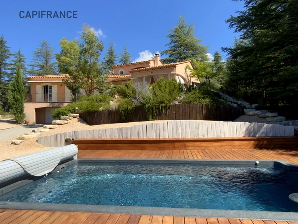 Villa d'exception, 6 pièces, 159 m2 au pied de la montagne de Lure