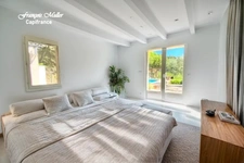 Splendid property of 325 m2 near Pierrevert, 8800 m2 of land