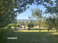 Accommodation/event property in the Luberon, 6.3 ha, 80 beds, 1090 m2