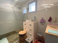 Appartement T4 96 m2 avec jardin au rez-de-chaussée d'une villa