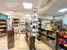 A Manosque Fonds de commerce cadeaux/souvenirs/cosmétiques - emplacement n°1