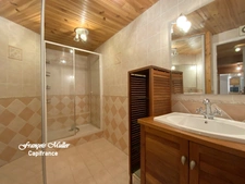 Splendid property of 325 m2 near Pierrevert, 8800 m2 of land