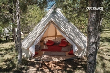 Accommodation/event property in the Luberon, 6.3 ha, 80 beds, 1090 m2