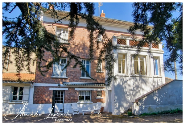 Dpt Tarn et Garonne (82), à vendre MONTAUBAN maison d'architecte des années 30, 10 pièces de 217m² avec jardin et garage.