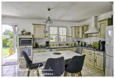 Dpt Tarn et Garonne (82), Maison de plain-pied parfaitement entretenue, au calme, avec piscine, garage et commerces accessibles à pied, à SAINT ETIENNE DE TULMONT.