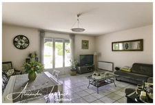 Dpt Tarn et Garonne (82), Maison de plain-pied parfaitement entretenue, au calme, avec piscine, garage et commerces accessibles à pied, à SAINT ETIENNE DE TULMONT.