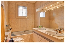 Dpt Tarn et Garonne (82), for sale MONTAUBAN quartier Beausoleil 8-room house 175 m² with swimming pool and garden 1000m²