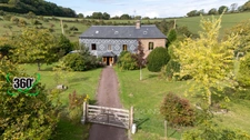 À vendre – Propriété avec gîte et dépendance sur terrain arboré LIVAROT – Normandie