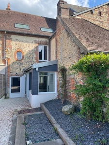 Maison de ville entièrement rénovée – 5 pièces – Terrasse – L’Aigle