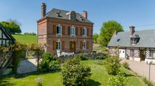 Maison et ses dépendances entre LIVAROT et SAINT PIERRE EN AUGE