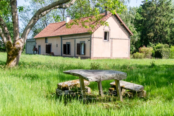 Propriété sur 10ha avec deux maisons ECHAUFFOUR (61)