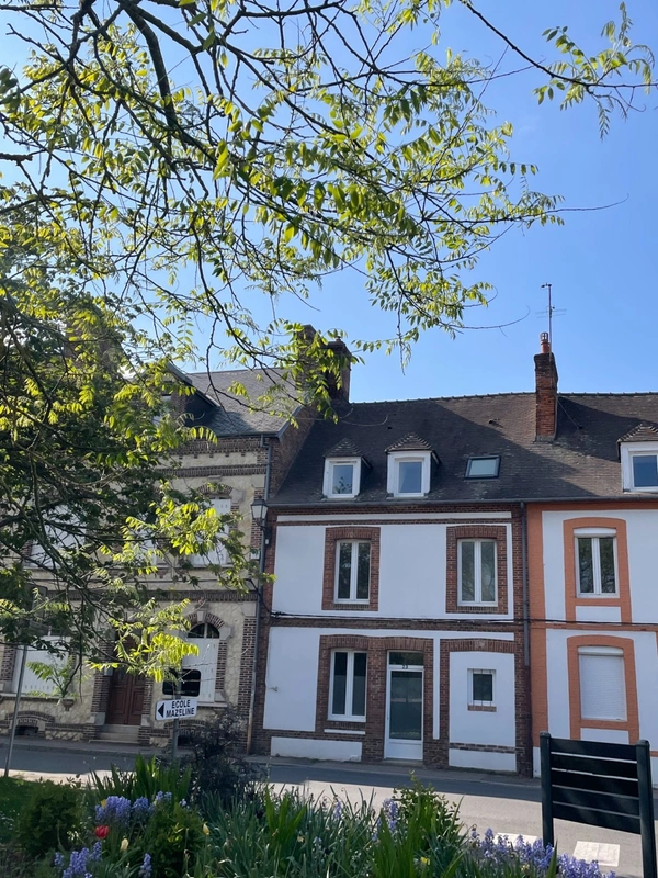 Maison de ville entièrement rénovée – 5 pièces – Terrasse – L’Aigle
