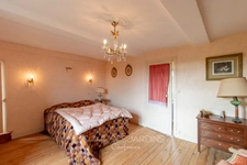 For sale – Property with gîte and outbuilding on wooded land LIVAROT – Normandy