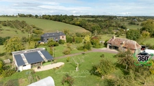 For sale – Property with gîte and outbuilding on wooded land LIVAROT – Normandy