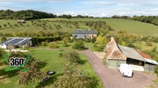 For sale – Property with gîte and outbuilding on wooded land LIVAROT – Normandy