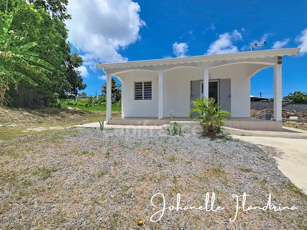 Maison individuelle 1 chambre, meublée avec jardin, terrasse – Les Abymes (Boisripeaux - Difort)