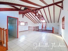 Local professionnel de 151 m² / usage mixte – 5 pièces + mezzanine de 51 m² – CAPESTERRE-BELLE-EAU (971)