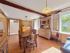 Maison familiale 7 pièces, 2 appartements et local professionnel – À 10 minutes à pied de l’océan SAINT JEAN DE LUZ (64)