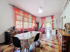 Propriété rare avec maison + 3 logements indépendants – 1850 m² constructible – Basse-Terre centre