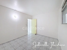 Appartement 2 chambres + 1 bureau - eau + électricité comprises - PORT LOUIS (971)