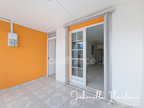 Appartement 2 chambres + 1 bureau - charges comprises - PORT LOUIS (971)