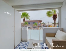Saint-François - Studio avec terrasse à rénover, à deux pas de la Marina