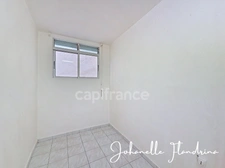 Appartement 2 chambres + 1 bureau - eau + électricité comprises - PORT LOUIS (971)