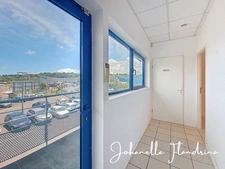 Local à louer, 1er étage avec ascenseur, 82 m², Immeuble Omale, Colin Petit-Bourg