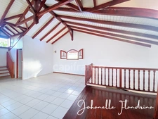 Local professionnel de 151 m² / usage mixte – 5 pièces + mezzanine de 51 m² – CAPESTERRE-BELLE-EAU (971)